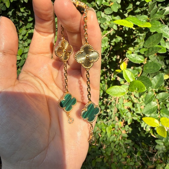 Elegant Gold and Green Clover Bracelet - Picture 11 of 12